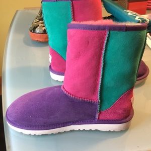 Girls Ugg short boot